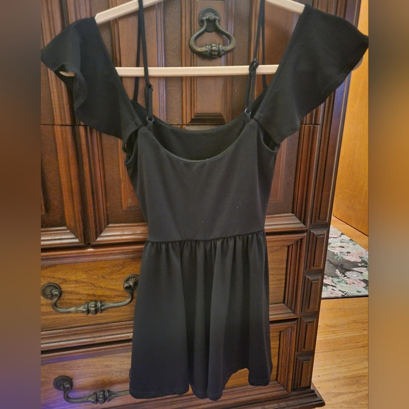 4/$20 UO Cold Shoulder Flutter Sleeve Black Romper, XS, Ruched Detail - Picture 4 of 8